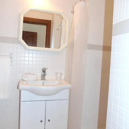 6 Bedrooms With Private Pool Enclosed Garden And Wifi At Willa
