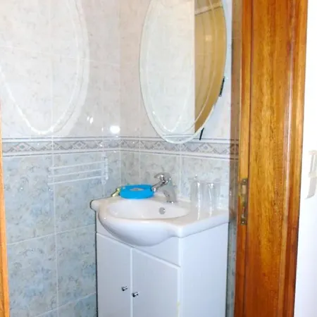 6 Bedrooms With Private Pool Enclosed Garden And Wifi At *