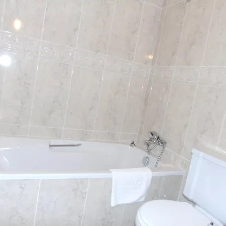 6 Bedrooms With Private Pool Enclosed Garden And Wifi At Fermedo